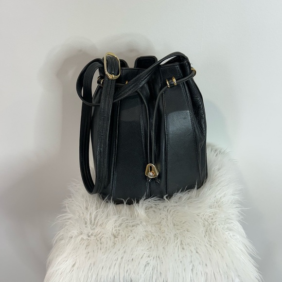 Chic Black Leather Bucket Bag with Gold Accents❤️ - Picture 13 of 13